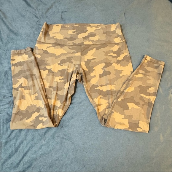 Lululemon Align High-rise Pants
#1082 - Picture 3 of 11